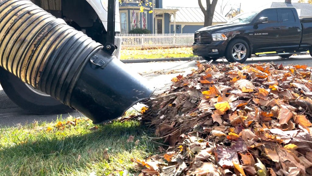 https://maumee.org/wp-content/uploads/2023/09/Leaf-PickUp-1024x576.png